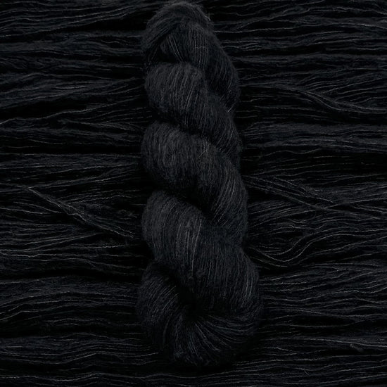 Fluffy Cashmere - Black Wolf